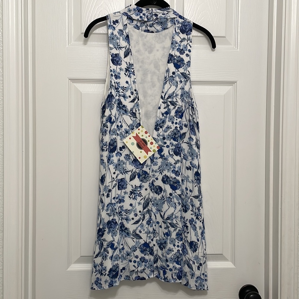 Honey punch, size small, blue floral, deep vneck back, lined - Picture 3 of 6